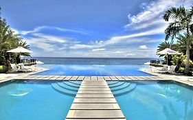 Acuatico Beach Resort & Hotel